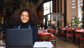 Restauranter using accounting software